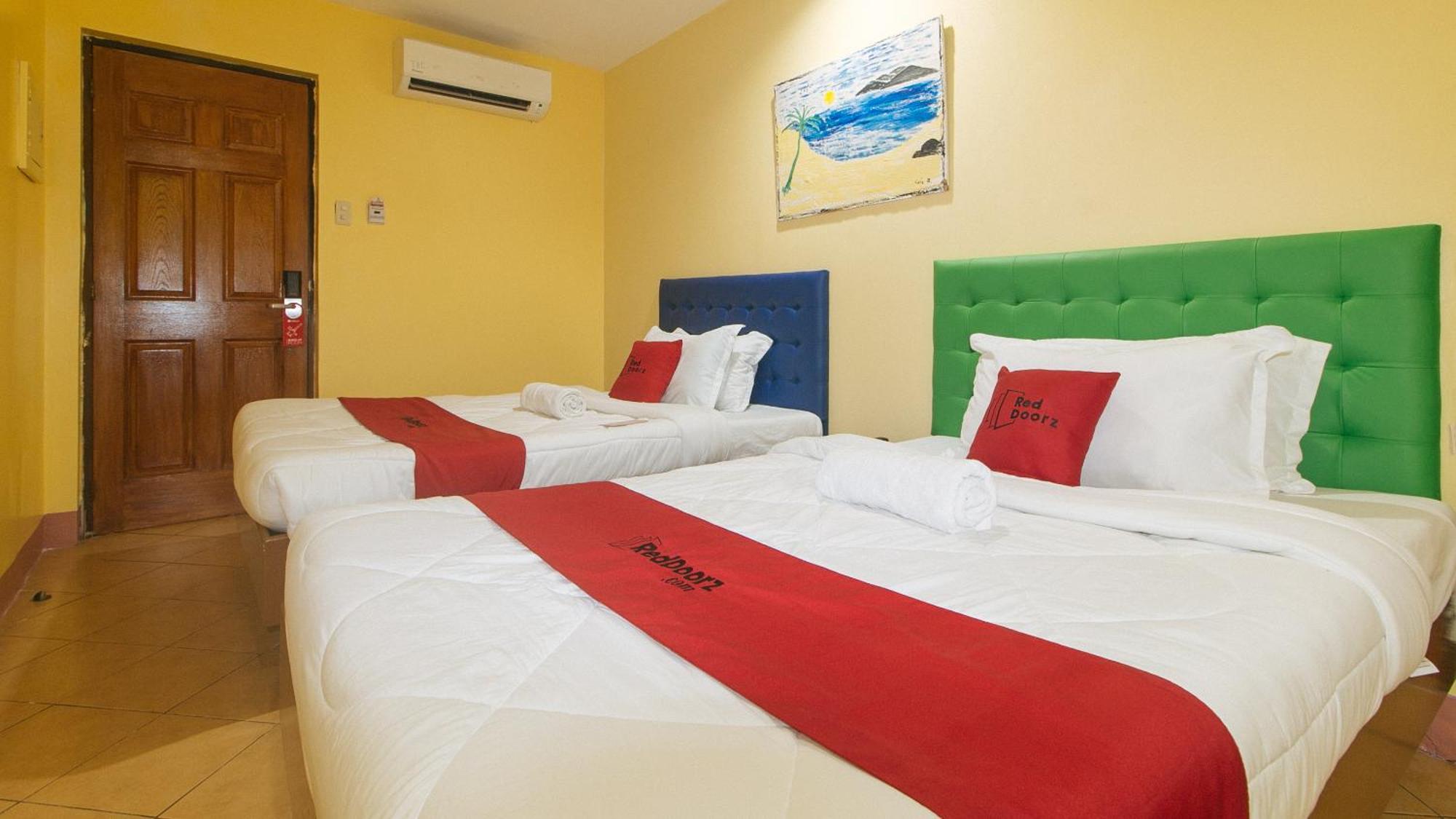 Reddoorz At Comfy Inn Ermita Manila Exterior photo
