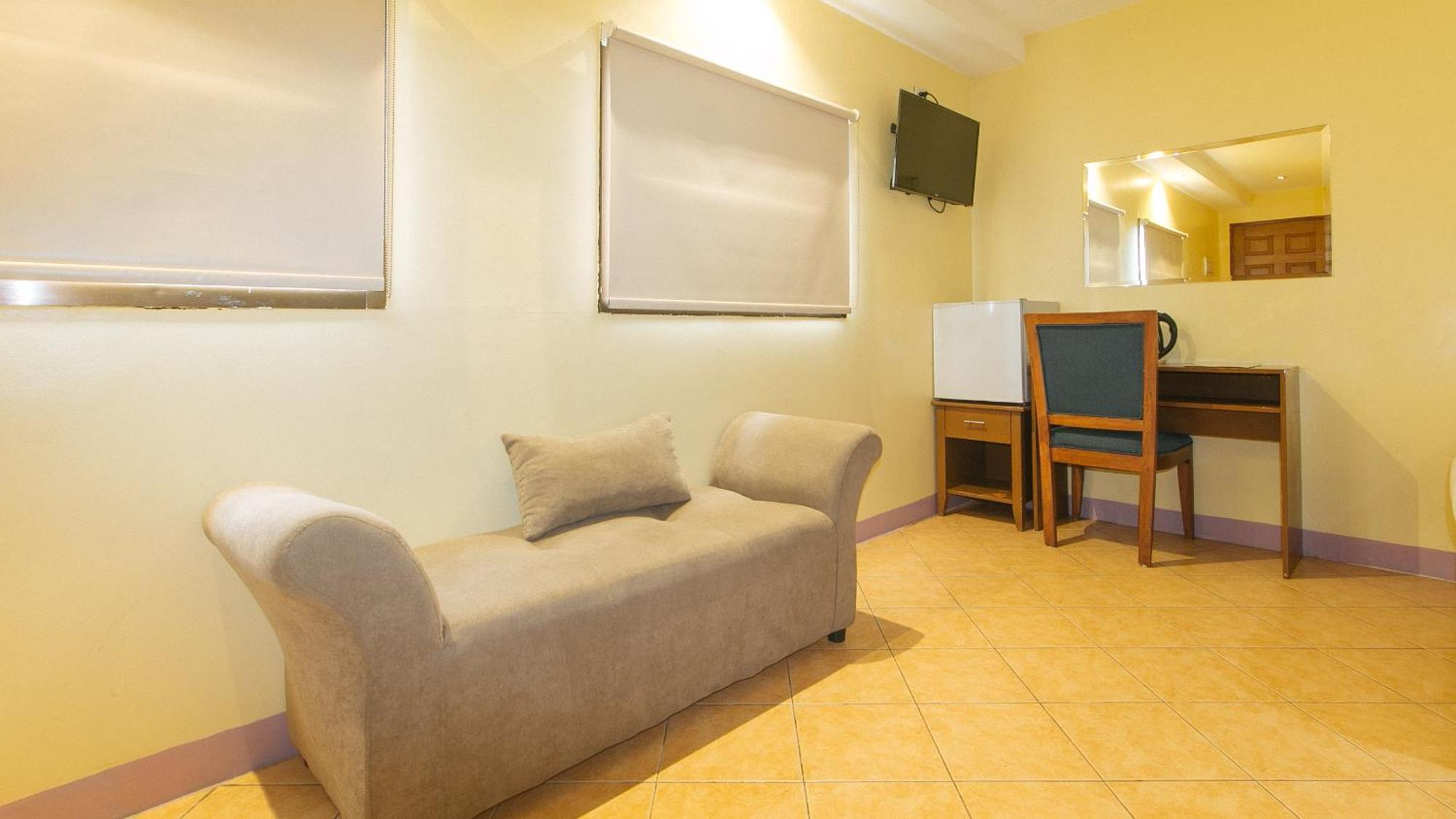 Reddoorz At Comfy Inn Ermita Manila Exterior photo